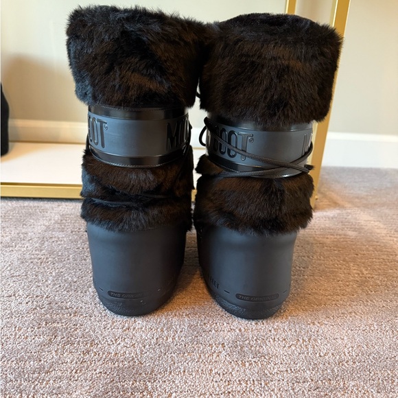 Icon Water Resistant Faux Fur Moon Boot - Picture 2 of 12